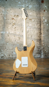 Yamaha Pacifica 112V YNS Yellow Natural Satin - gitara elektryczna - bezpłatne lekcje online!