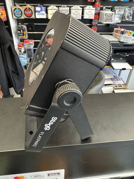 Stagg SLI FLAT PAR 2-0 - reflektor sceniczny para - ekspozycja