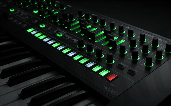 Roland SYSTEM-8 syntezator