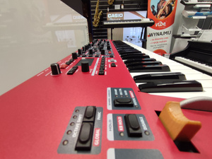 Nord Wave 2 - syntezator - ekspozycja