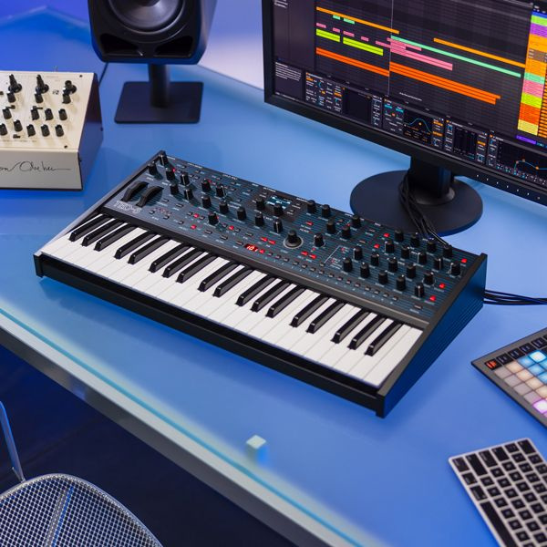 Oberheim TEO-5 - analogowy syntezator polifoniczny