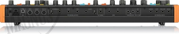 Behringer POLY D czterogłosowy syntezator analogowy