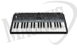 Modal Argon8 syntezator analogowy