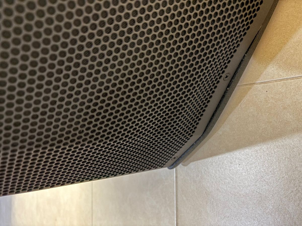 MACKIE DRM315 - trójdrożna kolumna aktywna 2300W - ekspozycja