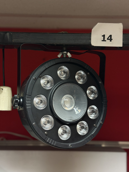 Fractal Lights PAR LED 9x10W reflektor par - ekzpozycja