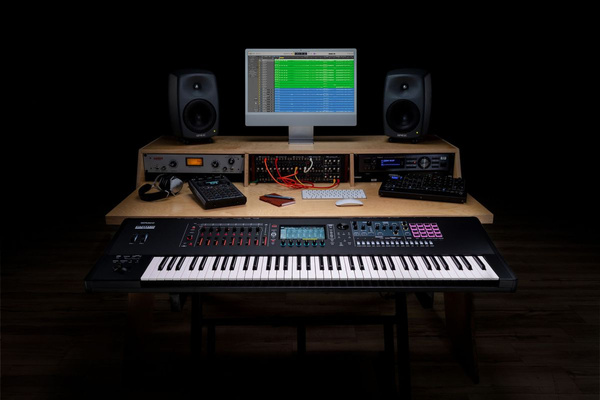 Roland Fantom 7 EX syntezator