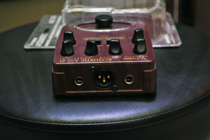 Behringer V-Tone ADI-21 - Acoustic efekt gitarowy
