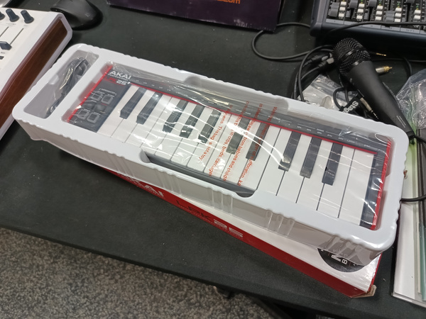 Akai LPK 25 MK2 klawiatura sterująca - po zwrocie