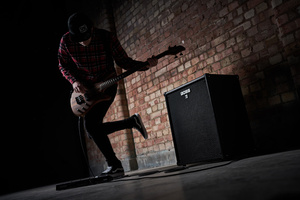 Boss Katana-210 Bass - Combo basowe 160W