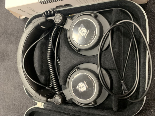 ADAM Audio Studio Pro SP-5 BK - słuchawki studyjne - ekspozycja