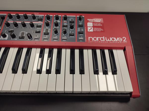 Nord Wave 2 - syntezator - ekspozycja