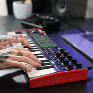 Akai MPK Mini Plus kontroler