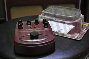 Behringer V-Tone ADI-21 - Acoustic efekt gitarowy