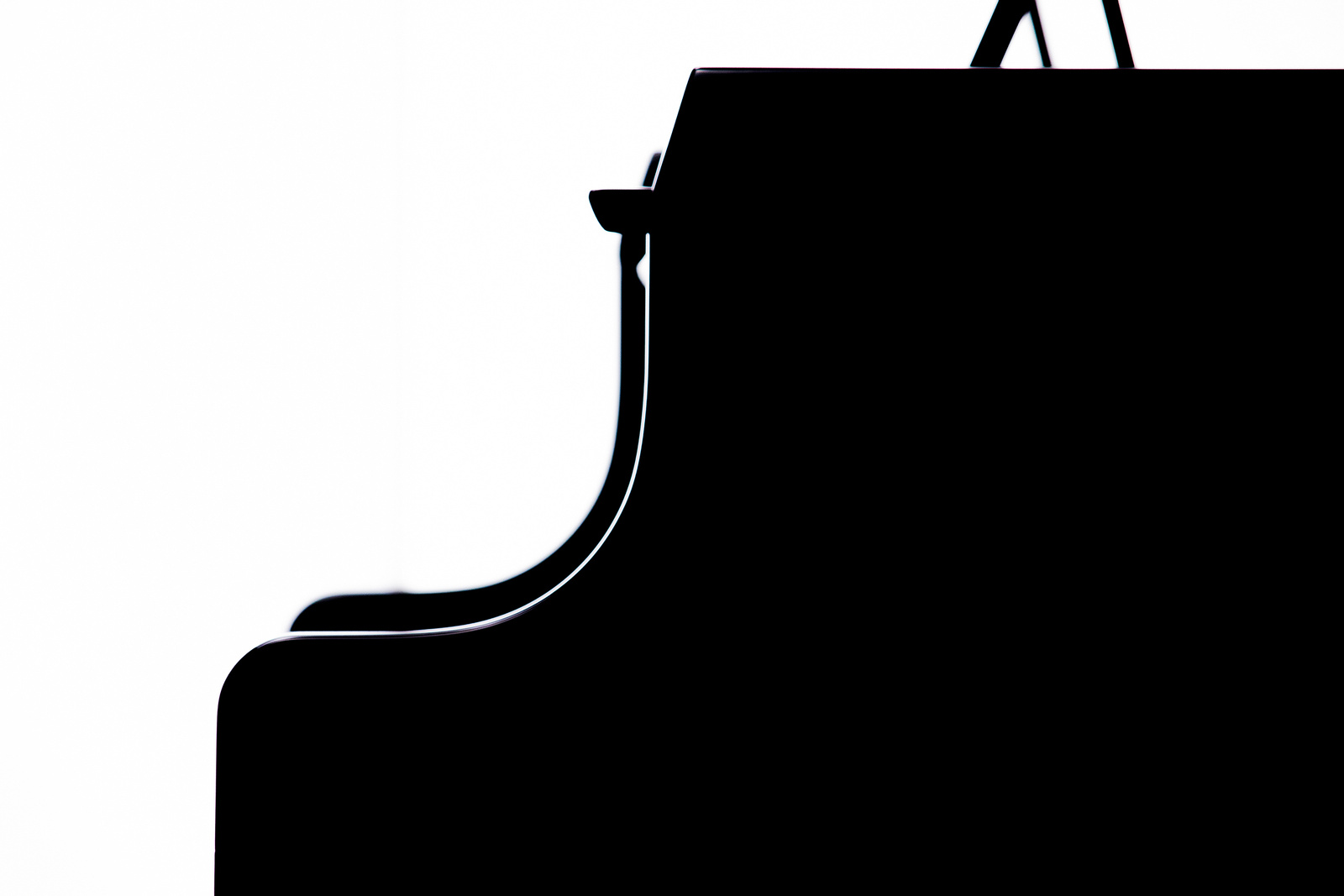 Kawai GL-30 fortepian — boczny widok