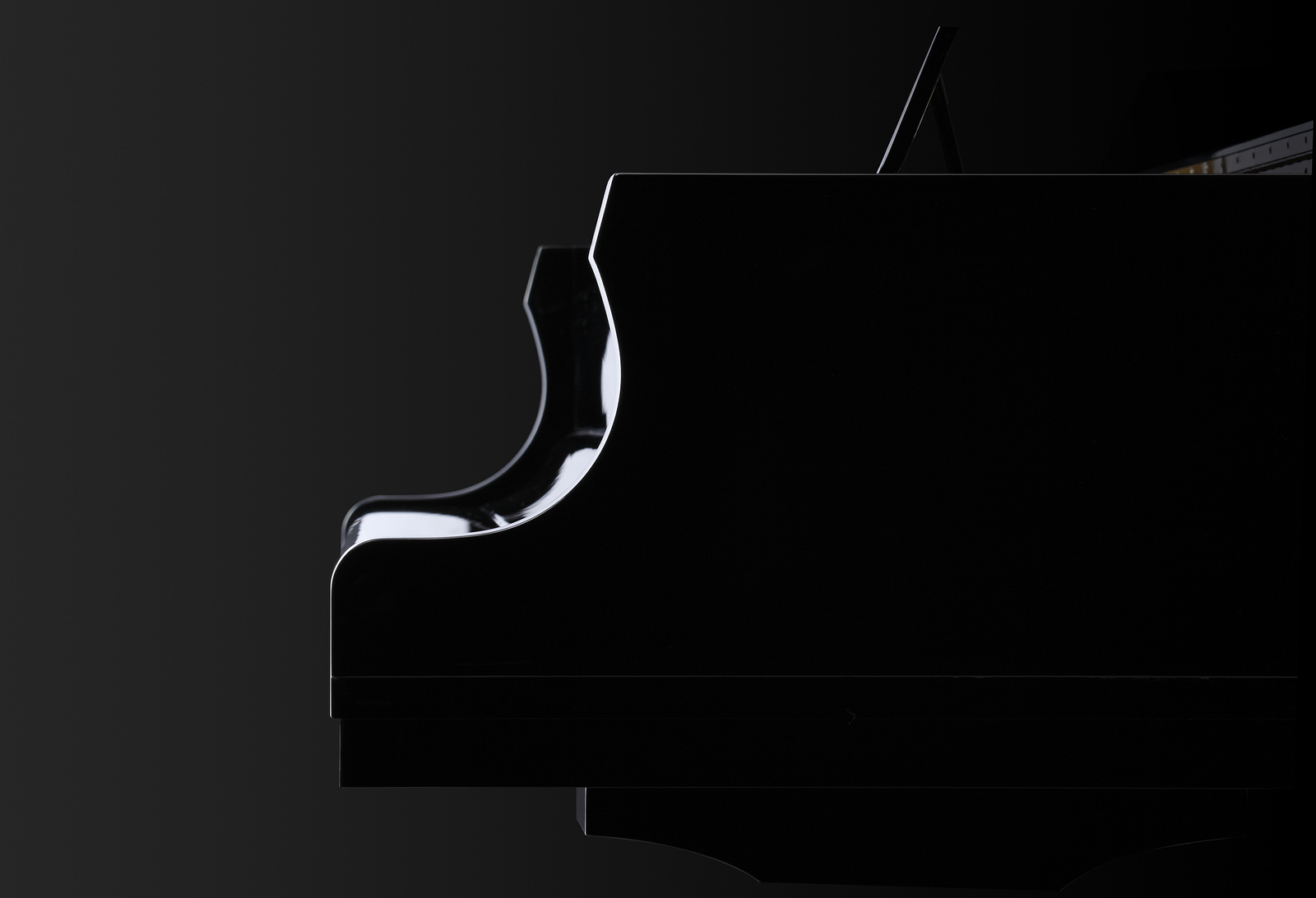 Kawai GX-7 fortepian — widok z boku