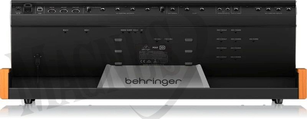 Behringer POLY D czterogłosowy syntezator analogowy