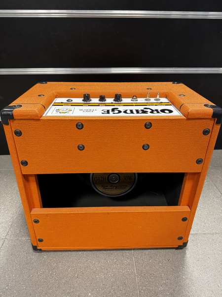 Orange Tiny Terror - ekspozycja