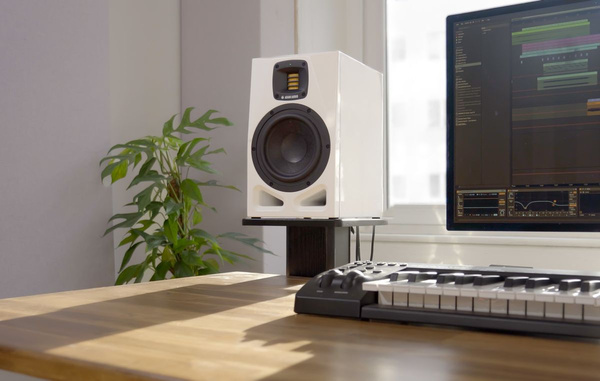 Adam Audio A7V Arctic White aktywny monitor studyjny