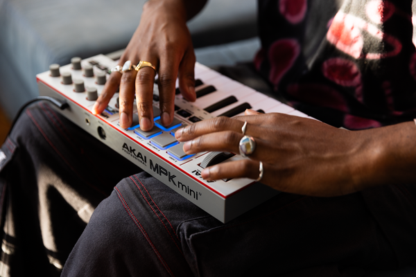 Akai MPK Mini MK4 Grey ultrakompaktowa klawiatura sterująca
