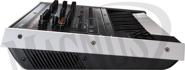 Roland Jupiter-Xm syntezator