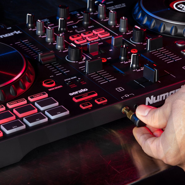 Numark Mixtrack Platinum FX 4-kanałowy kontroler DJ z wyświetlaczami