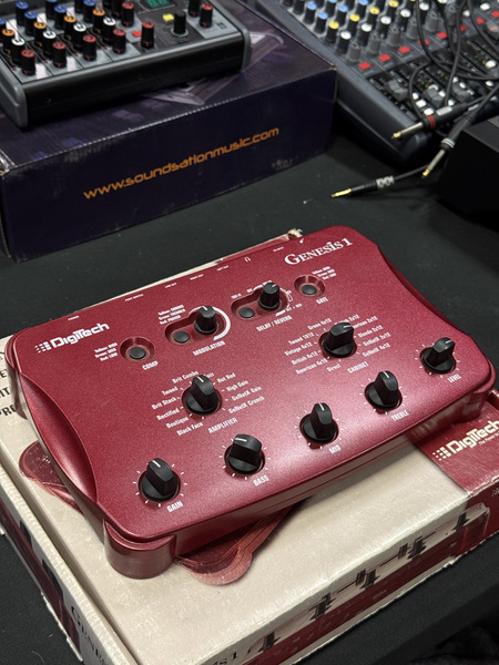 Digitech Genesis I - procesor gitarowy - ekspozycja