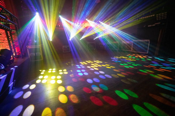 ColorStage Delta LED 100W Beam - Zestaw 4 głowic ruchomych w case