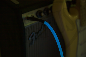 Fender Professional Series Glow in the Dark Cable Blue 18,6′ kabel gitarowy kabel instrumentalny