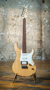 Yamaha Pacifica 112V YNS Yellow Natural Satin - gitara elektryczna - bezpłatne lekcje online!