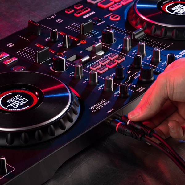 Numark Mixtrack Platinum FX 4-kanałowy kontroler DJ z wyświetlaczami