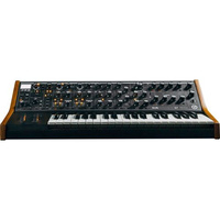 Moog SUBsequent 37 syntezator analogowy