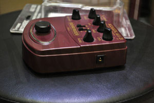 Behringer V-Tone ADI-21 - Acoustic efekt gitarowy