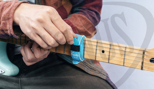 Guitto GGF-02  - opaska tłumiąca do gitary