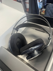 AKG K 702 - słuchawki studyjne otwarte - ekspozycja