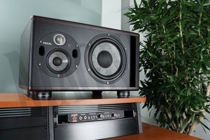 IsoAcoustic ISO Puck 76 monitor studyjny