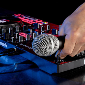 Numark Mixtrack Platinum FX 4-kanałowy kontroler DJ z wyświetlaczami