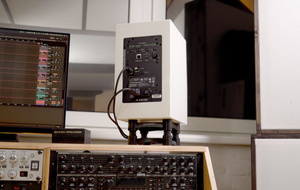 Adam Audio A7V Arctic White aktywny monitor studyjny