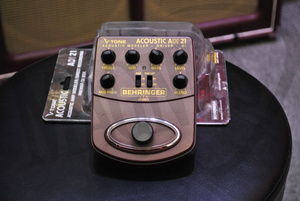 Behringer V-Tone ADI-21 - Acoustic efekt gitarowy