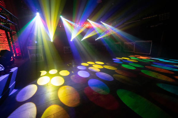 ColorStage Delta LED 100W Beam - Zestaw 4 głowic ruchomych w case