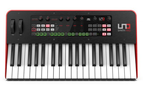 iK Multimedia Uno Synth Pro syntezator