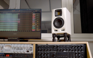 Adam Audio A4V Arctic White aktywny monitor studyjny