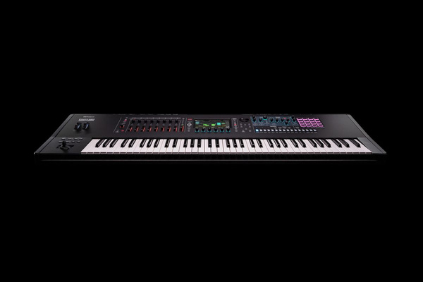 Roland Fantom 7 EX syntezator