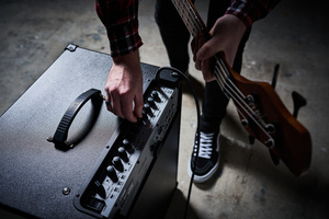 Boss Katana-210 Bass - Combo basowe 160W