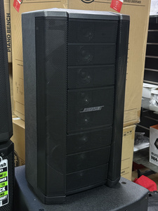 Bose F1 Model 812 - pełno-pasmowy głośnik o mocy 1000 W - ekspozycja