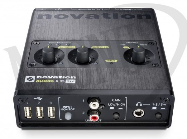 Novation AudioHub 2x4 interfejs audio