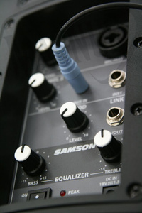 Samson XP40i przenośny zestaw nagłośnieniowy 40W z wbudowanym akumulatorem