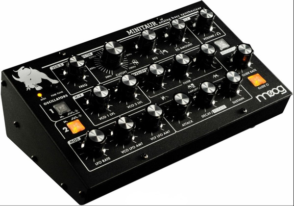 Moog MINITAUR syntezator
