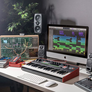iK Multimedia Uno Synth Pro syntezator