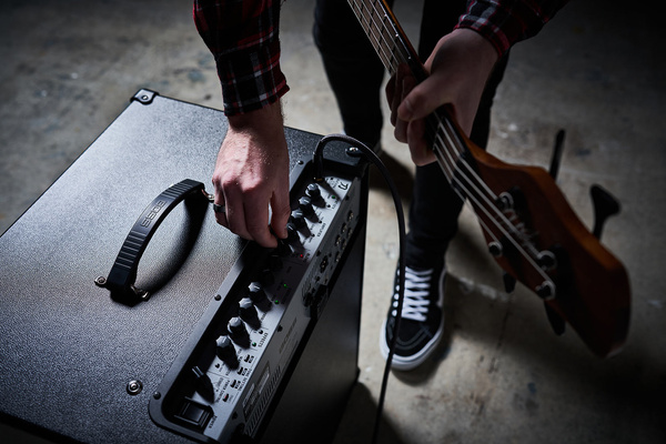 Boss Katana-210 Bass - Combo basowe 160W
