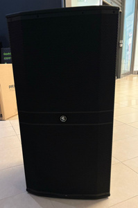 MACKIE DRM315 - trójdrożna kolumna aktywna 2300W - ekspozycja
